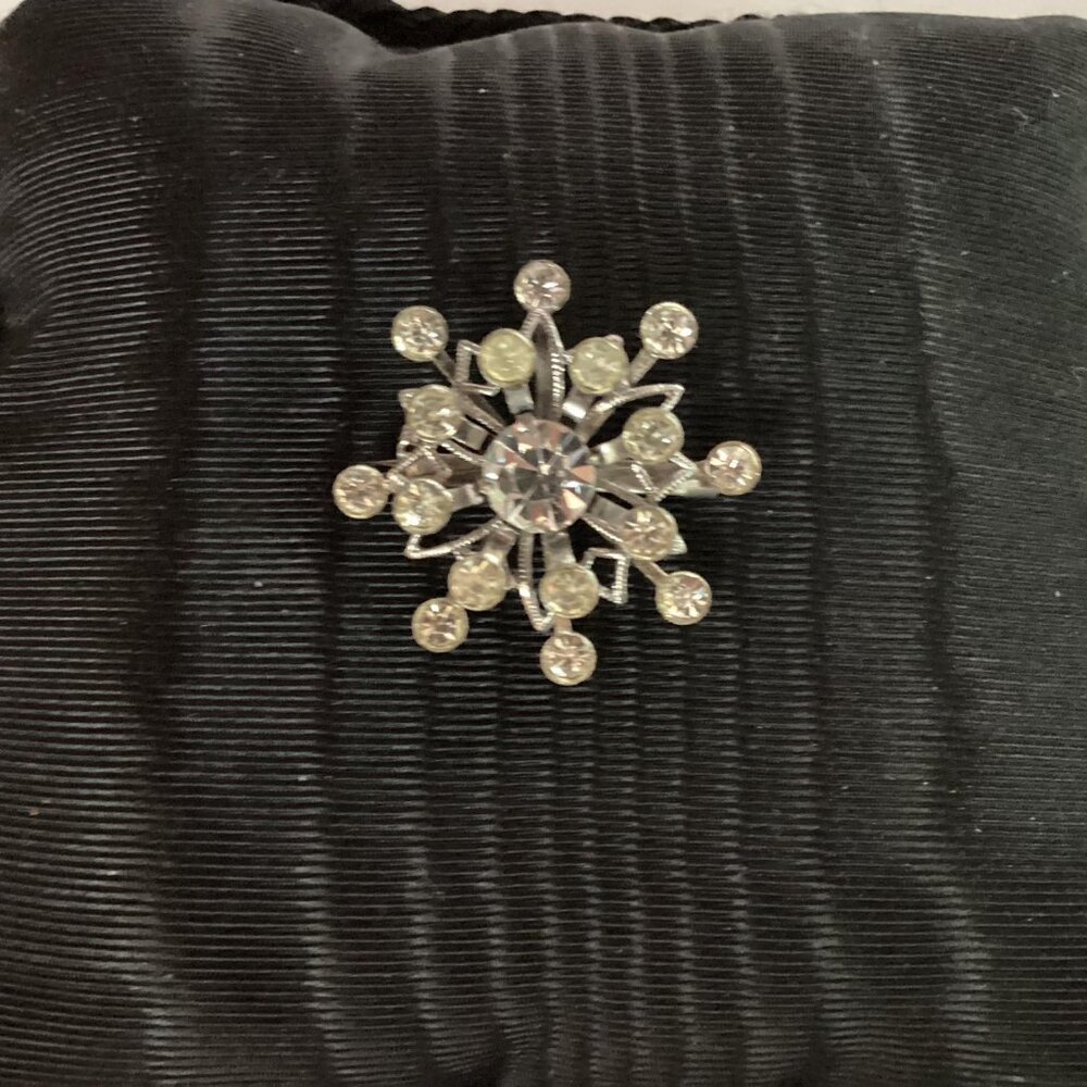 Vintage Rhinestone Starburst/Snowflake Brooch - Picture 1 of 2